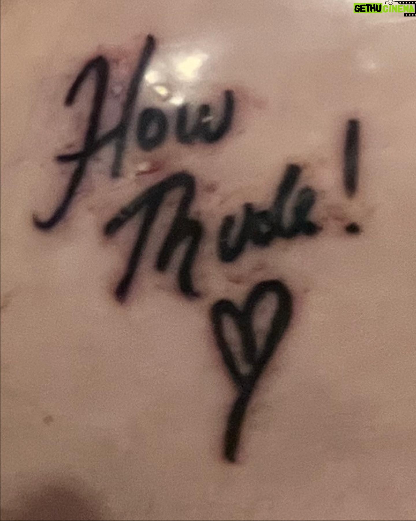 Jodie Sweetin Instagram - Thanks to all the fans at 90’s con Tampa! @thats4ent another great time was had by all! Also, I’m currently wrapped in the SOFTEST blanket I got while there… if you need me, I’ll be in my @minkycouture cloud **Last pic is a fan tattoo of How Rude! Haha! They got it done there!