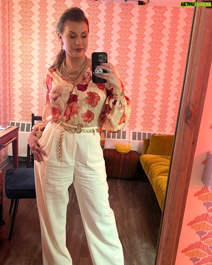 Jodie Sweetin Instagram - Dressing for the weather that I’m ready for! 🌺 🌸