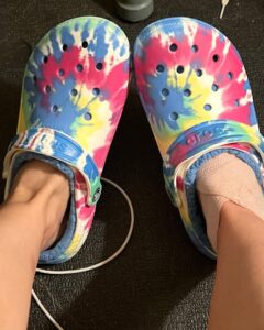 Jodie Sweetin Instagram - Woo hoo! The cast is off and I’m toddling around like a 2 year old. Literally… baby steps. (Scroll through to see my bionic foot)