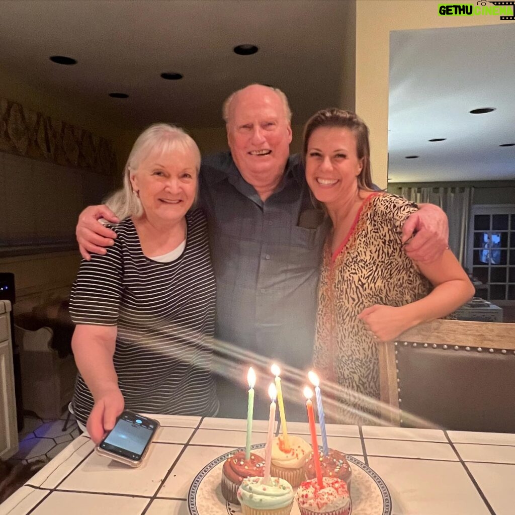 Jodie Sweetin Instagram - Happy 89th Bday to my dad!! ❤️❤️ And Zo was off to HoCo last night, with Bea giving a send-off!