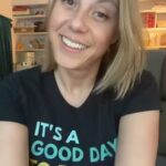 Jodie Sweetin Instagram – This Saturday, August 19th @ 8:00 pm join us in The Belly Room @TheComedyStore to have family dinner and play  @changemymindthegame. 

.You can get tickets right now at TheComedyStore.com. Every month we sell out so get your tix before they’re gone @ thecomedystore.com or the link in our bio!

#familydinner #familydinnerwithjodiesweetin