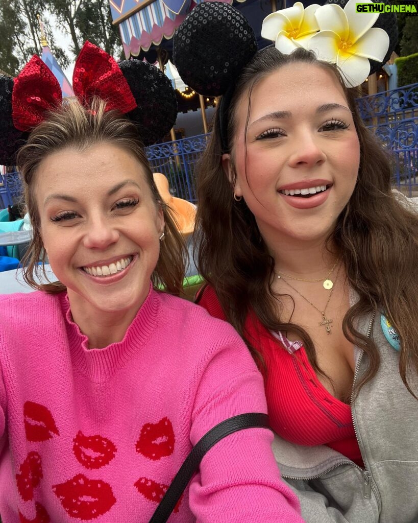 Jodie Sweetin Instagram - Well.. this was a BIG weekend!! It was Zoie’s 16th Birthday!! And when I asked her what she wanted to do to celebrate, she said she’d love to go to @disneyland for the weekend, just the two of us, like we used to do when she was little. And oh man… did we soak up every bit of @disneyparks magic! (A huge shoutout to our VIP Guide, Erin for the BEST day ❤️❤️) Also… @johnstamos set us up and we got to live out a lifelong dream and have dinner at the famous Club 33 to celebrate on Saturday night… THANKS UNCLE J!! But the best thing about this whole weekend was getting to spend time with Zoie, just having fun. As parents or anyone around teens knows, you spend most of the time feeling like all you do is nag, annoy, or argue with your teenager. This was a weekend to reconnect with Zoie and it was incredible. I’ll treasure this weekend forever and always. Huge thanks for all the magic @disneyland … you never disappoint! ❤️❤️❤️🏰💫