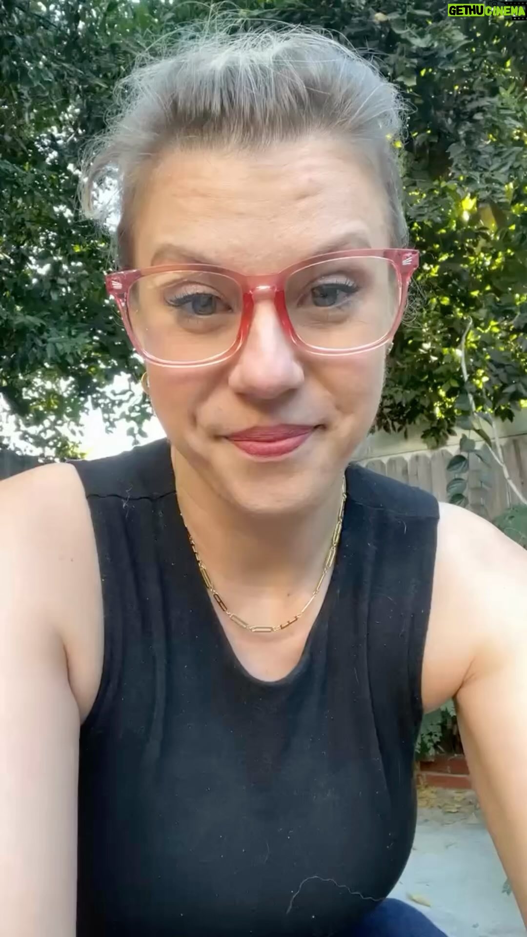 Jodie Sweetin Instagram - We are so stoked to bring Family Dinner to the @bourbonroomhollywood where so we can finally bring you incredible food and drink specials based on our show! Plus, we’ve added a super cool VIP section for Jodie’s biggest fans! Let’s not forget about the true stars of the show, our comedians. This month’s show features some of your favorites including: @yassir_lester (Armor Wars), @rampaigewesley (Roast Battle), @justinmartindale (Comedy Central). They’ll be having dinner with @jodiesweetin on Thursday, November 16th at 7:30 pm. You do not wanna miss this show it’s gonna be wild! Tix in bio or at www.bourbonroomhollywood.