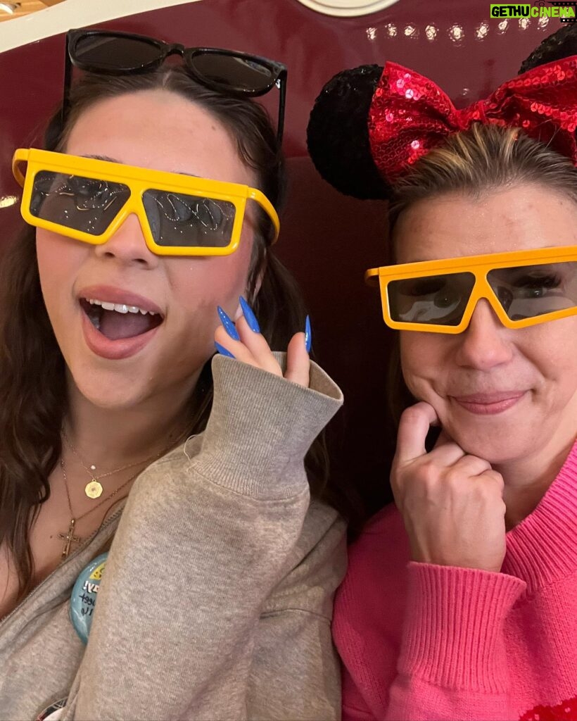 Jodie Sweetin Instagram - Well.. this was a BIG weekend!! It was Zoie’s 16th Birthday!! And when I asked her what she wanted to do to celebrate, she said she’d love to go to @disneyland for the weekend, just the two of us, like we used to do when she was little. And oh man… did we soak up every bit of @disneyparks magic! (A huge shoutout to our VIP Guide, Erin for the BEST day ❤️❤️) Also… @johnstamos set us up and we got to live out a lifelong dream and have dinner at the famous Club 33 to celebrate on Saturday night… THANKS UNCLE J!! But the best thing about this whole weekend was getting to spend time with Zoie, just having fun. As parents or anyone around teens knows, you spend most of the time feeling like all you do is nag, annoy, or argue with your teenager. This was a weekend to reconnect with Zoie and it was incredible. I’ll treasure this weekend forever and always. Huge thanks for all the magic @disneyland … you never disappoint! ❤️❤️❤️🏰💫
