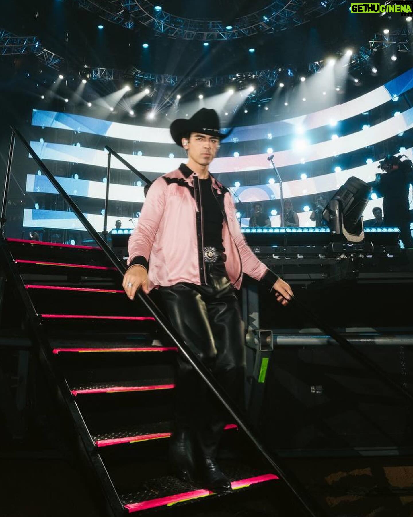 Joe Jonas Instagram - This ain’t my first rodeo. It’s my second. Thank you for an unforgettable night @rodeohouston 🤠