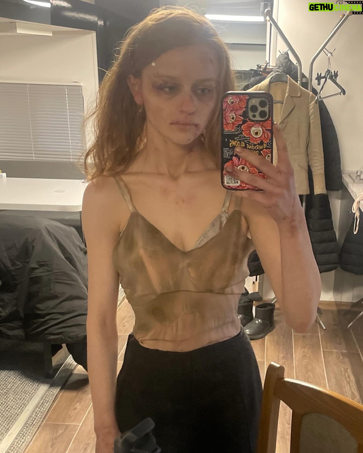 Joey King Instagram - Through hell and back. I’ll never get tired of saying it, to portray Halina and help tell the Kurc family story, is the honor of a lifetime. The finale of @weweretheluckyoneshulu out now.