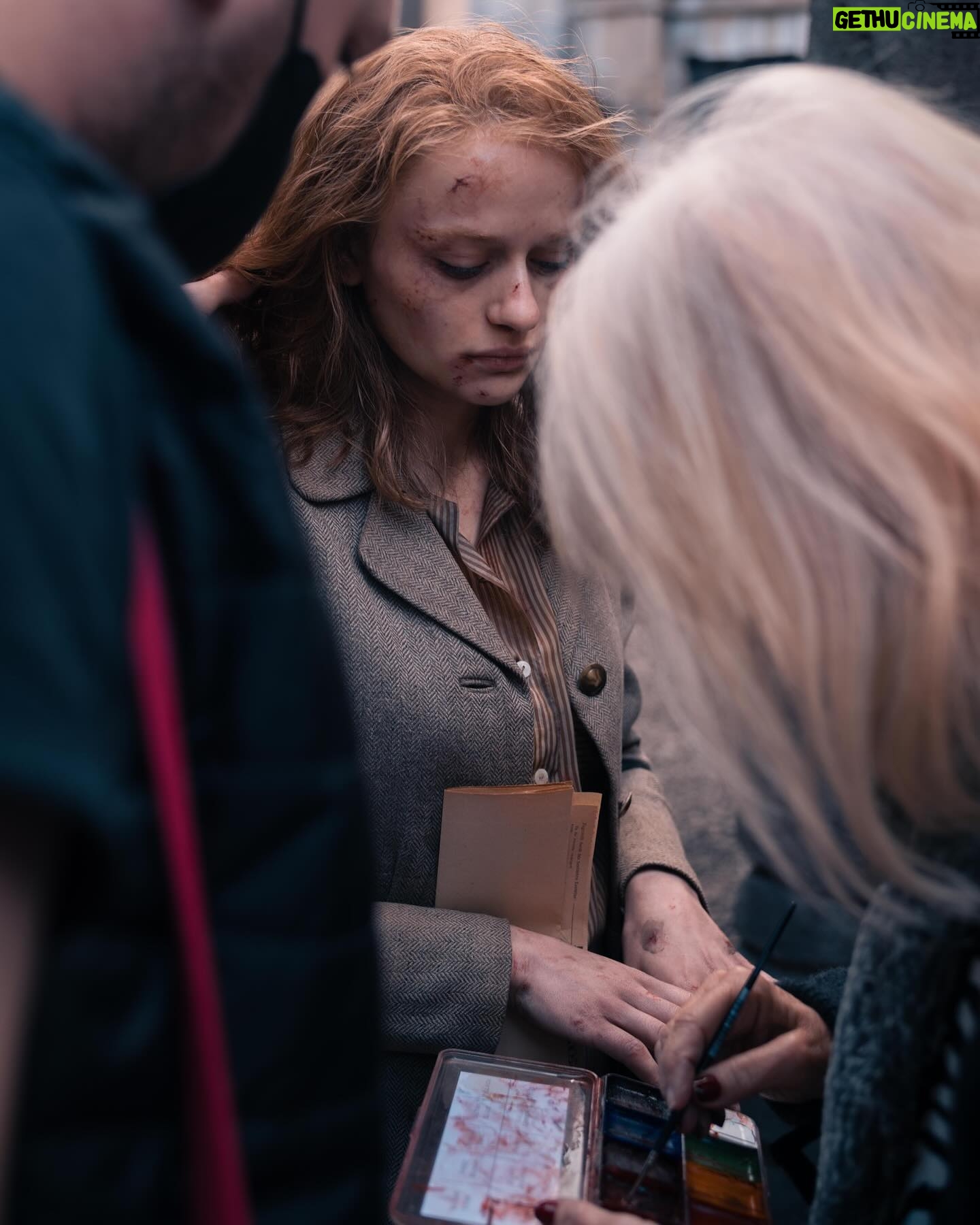 Joey King Instagram - Through hell and back. I’ll never get tired of saying it, to portray Halina and help tell the Kurc family story, is the honor of a lifetime. The finale of @weweretheluckyoneshulu out now.