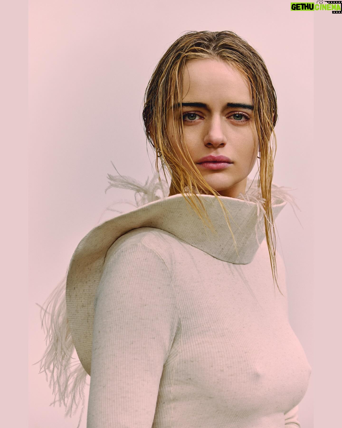 Joey King Instagram - 💌It’s TTPD day of course, but I’m briefly interrupting your feed to thank @numero_netherlands for this cover. I’m truly in love. Swipe to the end 🥰