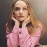 Joey King Instagram - Thank you Flaunt. This cover coming out the day after the finale for @weweretheluckyoneshulu was released feels so celebratory. I’m reading your comments and your posts about the show and I can’t thank you enough for the outpouring of love. Thank you🤍 Credits🤎 @flauntmagazine Photos: @samdameshek Styling: @jaredengstudios wearing @majeparis @misho_designs Written by: @joshen_mantai Hair: @rena.calhoun Makeup: @allanface using @anastasiabeverlyhills Nails: @thuybnguyen Flaunt film: @isaacdektor Location: @apparatusstudio #FlauntMagazine #GettingAround #AbhLipVelvet