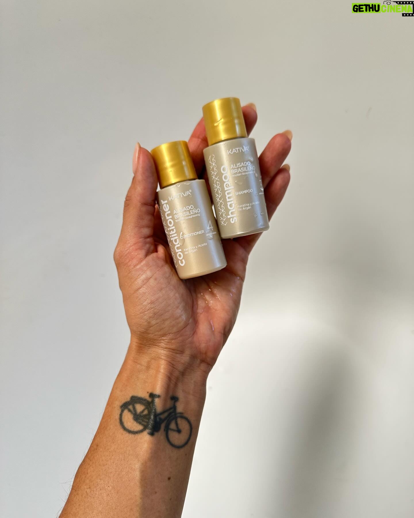 Johanna Solano - 9.5K Likes - Liso perfecto y libre de frizz para esta temporada de verano y fiestas!! 🤩 Esta Keratina de @kativacostarica se ha vuelto uno de mis productos favoritos porque me lo puedo hacer solita en casa muy fácil, me deja el cabello brillante y suave sin necesidad de estar estilizándolo todos los días, y además es VEGANO! 🌱 El combo perfecto! 💁🏽♀️💚