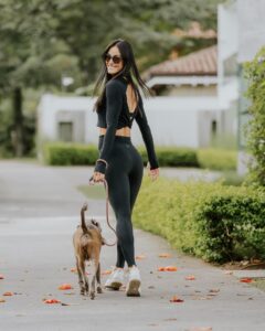 Johanna Solano Instagram - Sí o no cuando usamos algo que nos gusta se nota?? 🤩 Esta semana visité @reformerstudiocr que está ubicado en Eco Plaza Villarreal y descubrí @h1.activewear!! 😍 Tienen a la venta ropa de reconocidas marcas como Beyond Yoga, Splits59, Varley entre otras!!! Soy faaaaaaan!!! 🙌🏽🙌🏽🙌🏽