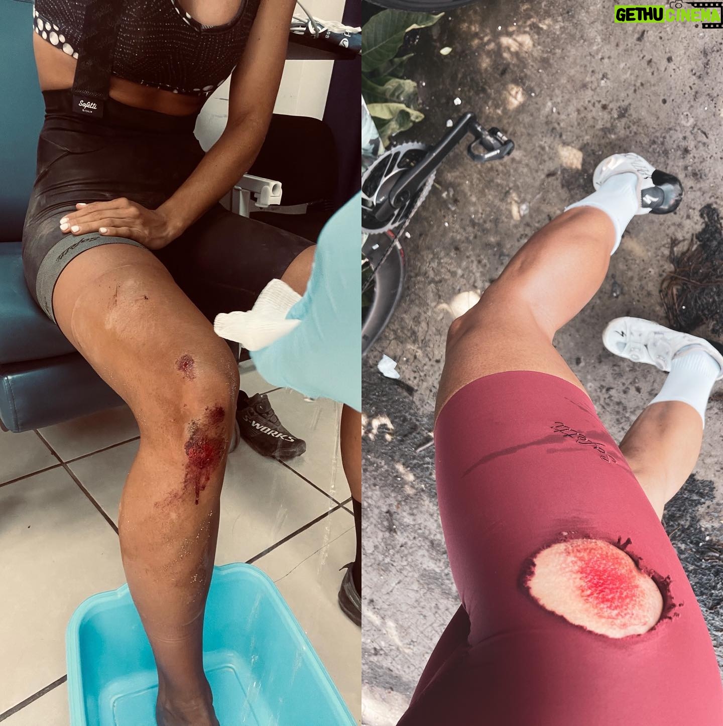 Johanna Solano - 13.1K Likes - Cuando de repente me cuesta un poquito más sentirme motivada o me cuestiono el porqué hago lo que hago todos los días, sólo recurro a estas fotos. Los logros deportivos que más alegría y lágrimas me han costado, y de los que me siento más orgullosa. Volver a revivir en mi cabeza esos momentos, esas sensaciones, valen TODAS las situaciones retadoras que me han llevado a ellos.
A los que estén iniciando en esto o a los que les gustan los resultados rápidos o saltarse procesos, les dejo las últimas 3 fotos. NO es un proceso fácil, pero en la mayoría de los casos valdrá la pena. Las heridas físicas son sólo una parte mínima. Las voces internas, la autocrítica, el cansancio, las dudas y todos los sacrificios que conlleva la disciplina, esos SÍ son los verdaderos monstruos que hay que vencer todos los días.
Descripción de las fotos:
1- Mi primer IRONMAN (Cozumel, 2017). También mi primer podio en esta distancia. 3er lugar con un tiempo de 10h52min. 🥉
2- Mi segundo IRONMAN (Florianópolis, 2018). Mi segundo podio consecutivo, 3er lugar con 11h19min. 🥉
3- Mi tercer IRONMAN (Cozumel, 2019). 7mo lugar con 10h57m.
4- IRONMAN 70.3 Monterrey (2017). El primer Medio IRONMAN que gané. 🥇🥹 También fue la primera vez que bajé de las 5 horas en esa distancia (4h56). Fui la ciclista más rápida y esta competencia me clasificó a mi primer Mundial de IRONMAN 70.3.
5- Mi primer maratón (Berlin, 2019). Logré la marca clasificatoria para Boston con 3:26:10, además toda mi familia estaba allá y mi hermano @sergiosolanol también compitió. 🙏🏽
6- Maratón de Nueva York (2019). Tiempo: 3:37:16
7- 1er lugar Challenge Vietnam (2016) 🥇
8- Los dos goles que metí en Miss Universo con Cafú como DT y que hicieron que la prensa me pusiera atención! 🤣🙌🏽
9- Porque bailar también es deporte. ☺️ Dancing with the Stars (2018). 🏆
10- Campeonato Nacional Master de Contrarreloj (2022) 🥇
11- Campeonato Nacional Master de Ruta (2022) 🥇
12- Campeona Vuelta Master Femenina Kivelix (2022) 🥇
Bueno, y si contara todo lo que he perdido!! 🤣
Veo atrás, agarro buen impulso para seguir trabajando y soñando con muchos más años sana y fuerte! 💪🏽