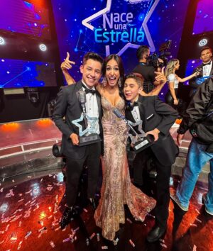 Johanna Solano Instagram - ¡¡¡QUÉ GRAN FINAL TUVIMOS EN @naceunaestrellacr!!! 🤩 No puedo creer lo rápido que pasaron estos 3 meses de puro talento y aprendizaje! 😱

Me voy con el corazón lleno de orgullo por todos ellos, por ilusionarnos cada noche hasta las lágrimas y hacernos brincar de alegría con su energía! Qué bárbaros!!! Los quiero y admiro! 🙏🏽

Gracias @teletica7 @vivianperaza18 @picaco7 @lulaprada por confiar una vez más en mi trabajo, por ofrecer estos espacios de entretenimiento sano para todos y hacerme parte de su éxito!

A mis colegas, pero antes que nada AMIGOS, @edgarsilvacr @mariafernandaleoncr GRACIAS por hacerme reír hasta llorar y hacer de este proyecto una de las cosas más lindas que hayan pasado! 🫶🏽

Y GRACIAS A USTEDES por su apoyo, sus mensajes de cariño, su tiempo de cada domingo! Nada de esto existiría sin su preferencia! ❤️ Nos vemos pronto!
