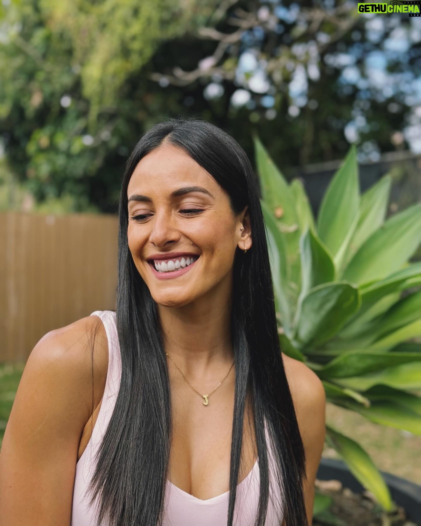 Johanna Solano - 9.5K Likes - Liso perfecto y libre de frizz para esta temporada de verano y fiestas!! 🤩 Esta Keratina de @kativacostarica se ha vuelto uno de mis productos favoritos porque me lo puedo hacer solita en casa muy fácil, me deja el cabello brillante y suave sin necesidad de estar estilizándolo todos los días, y además es VEGANO! 🌱 El combo perfecto! 💁🏽♀️💚