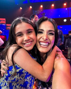Johanna Solano Instagram - ¡¡¡QUÉ GRAN FINAL TUVIMOS EN @naceunaestrellacr!!! 🤩 No puedo creer lo rápido que pasaron estos 3 meses de puro talento y aprendizaje! 😱

Me voy con el corazón lleno de orgullo por todos ellos, por ilusionarnos cada noche hasta las lágrimas y hacernos brincar de alegría con su energía! Qué bárbaros!!! Los quiero y admiro! 🙏🏽

Gracias @teletica7 @vivianperaza18 @picaco7 @lulaprada por confiar una vez más en mi trabajo, por ofrecer estos espacios de entretenimiento sano para todos y hacerme parte de su éxito!

A mis colegas, pero antes que nada AMIGOS, @edgarsilvacr @mariafernandaleoncr GRACIAS por hacerme reír hasta llorar y hacer de este proyecto una de las cosas más lindas que hayan pasado! 🫶🏽

Y GRACIAS A USTEDES por su apoyo, sus mensajes de cariño, su tiempo de cada domingo! Nada de esto existiría sin su preferencia! ❤️ Nos vemos pronto!