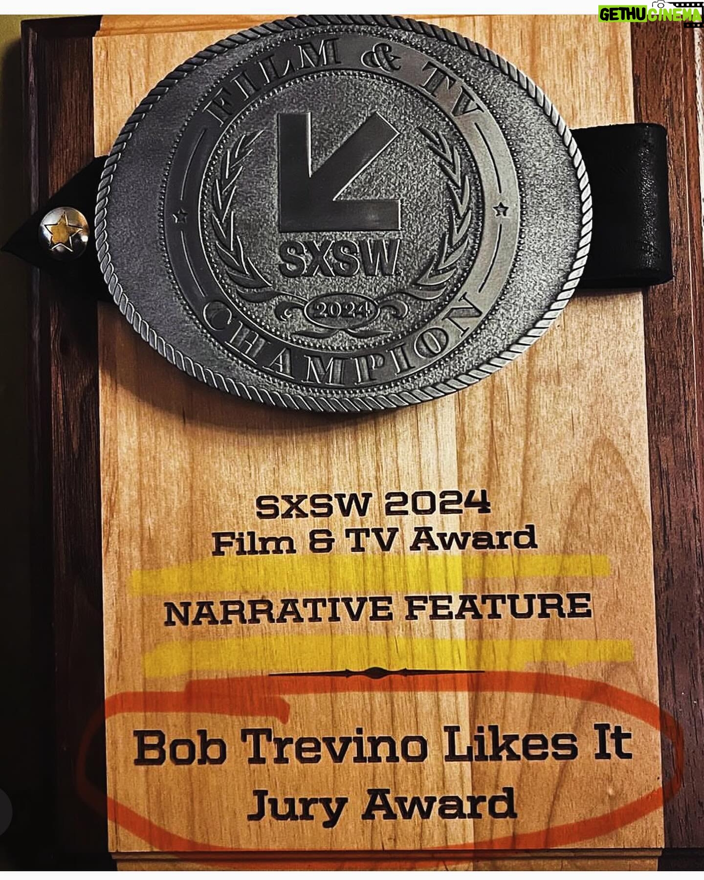 John Leguizamo Instagram - We won the best south by southwest film award! #bobtrevinolikesit woohoo 🙌🏽 true indie film making at its best!