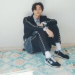 Johnny Suh Instagram - 🪿 🪿 #ellekorea #goldengoose #골든구스마라톤