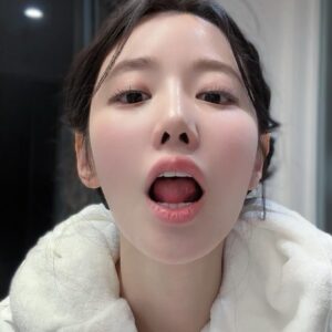 Johyun Instagram - 🧚‍♀️🌷4/14🎂🌸