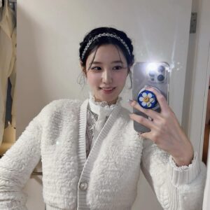 Johyun Instagram - 🧚‍♀️🌷4/14🎂🌸