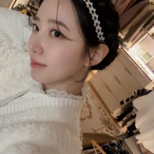 Johyun Instagram - 🧚‍♀️🌷4/14🎂🌸