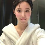 Johyun Instagram - ⭐️🌙🫶🏻GN. 잘자 편안한 밤 되세요. #앞니플러팅