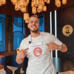 Jon Vlogs Instagram – Ontem tive a honra de fazer uma participação especial no MasterChef! Valeu demais pela recepção de toda a galera da Band e da produção do programa!

Deixei minha contribuição iniciando uma mini treta sobre um prato no programa, logo logo tá no ar 👀😂