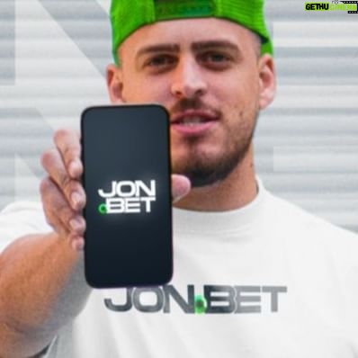 Jon Vlogs Instagram - A partir de hoje tá liberado gritar PAGA JOOOOOOON 😂 Feliz em anunciar pra vocês a casa de aposta que serei CEO e irei na busca de entregar o entretenimento que sabemos bem como fazer! A JONBET TA PAGANDO, TA BUGADOOOO 😂