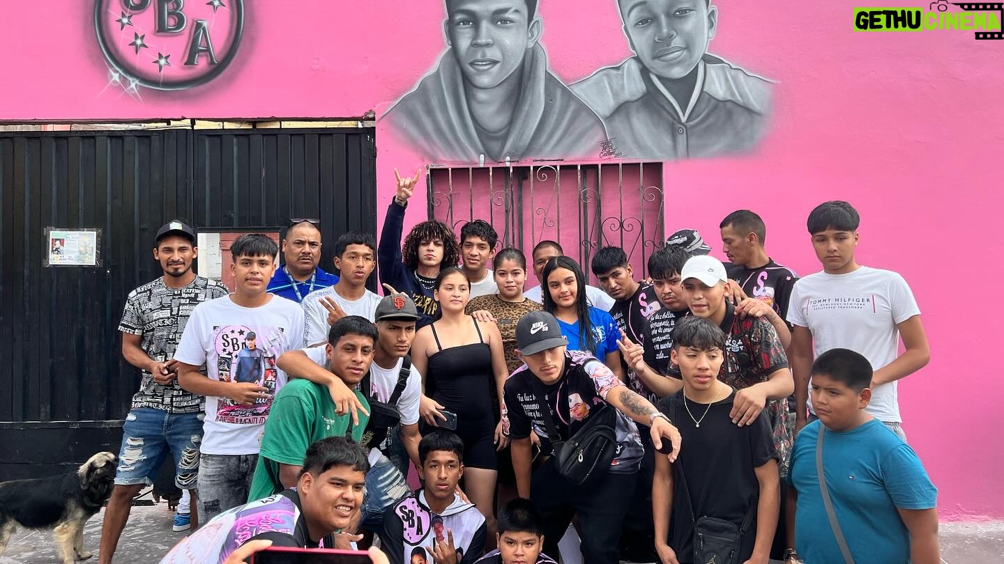 Jon Z Instagram - GRACIAS PERÚ 🇵🇪 7 AÑOS PASARON Y ME LAS CANTARON TODAS! MR SHOWMAN 🎸#LocoHumildeyReal 🤟🏽Gracias @faraon_love_shady por compartir tarima conmigo y gracias a mi equipo #LhrGang @benji_lhrg @pannydelareal @mondongopr @gullun @highqualityonthebeat @pedrito_24 @soundingluis @bebo001 @poseido_films EN EL PRÓXIMO POST LES TENGO UNA SÚPER MEGA NOTICIA TODOS PENDIENTE! 🚨🚨🚨🚨🚨🚨🚨🤯 #LocoHumildeyRealTheAlbum 💿💿💿 🔜🔜🔜🔜