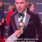 Jonathan Bennett Instagram – At the GLAAD Awards, @jonathandbennett reflects on living authentically 20 years after “Mean Girls.” #glaadawards
.
.
#jonathanbennett #glaad #meangirls #gma