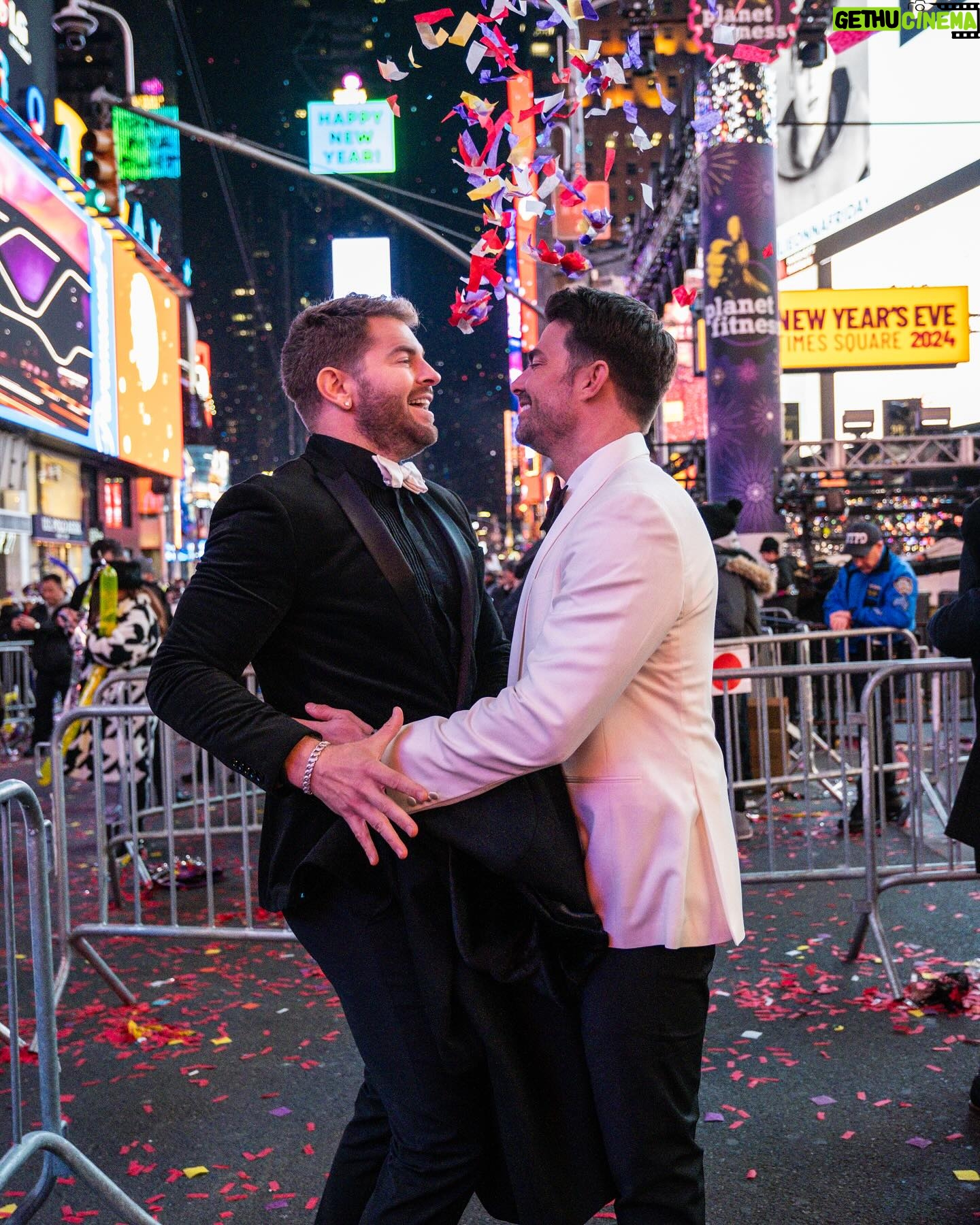 Jonathan Bennett - 56.4K Likes - Host NYE with your husband, 10/10 recommend. #balldrop. @timessquarenyc #2024