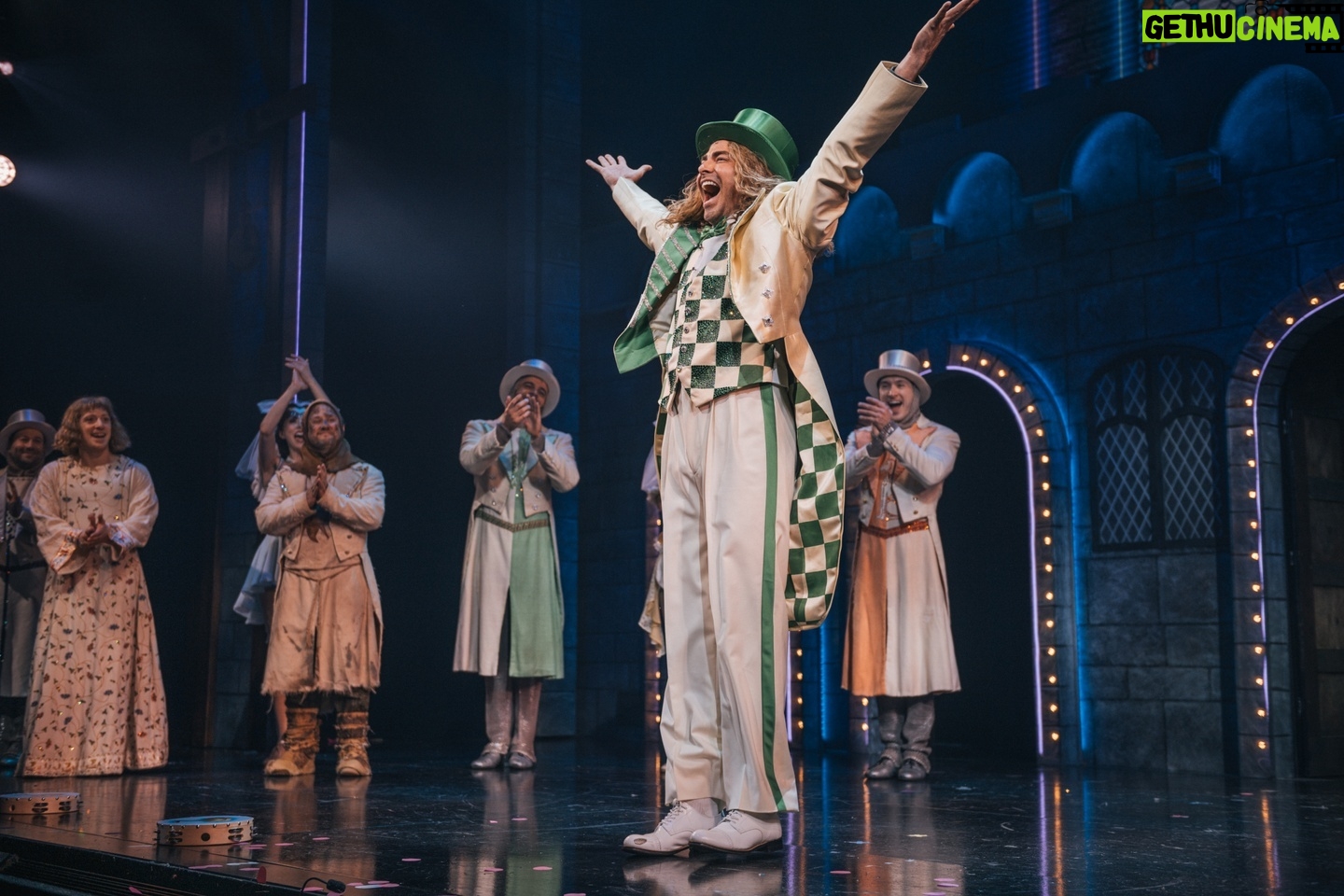 Jonathan Bennett Instagram - What a knight on Broadway! Jonathan Bennett made his Broadway debut in SPAMALOT as Sir Robin last night! Enjoy these snaps of the star taking his Broadway bow. For tickets to see Jonathan and the rest of the Knights of the Round Table in SPAMALOT, head to the link in our bio! 📸: @andyhenderson #jonathanbennett #spamalot #montypythonsspamalot #broadway #curtaincall #broadwaybow #comedy