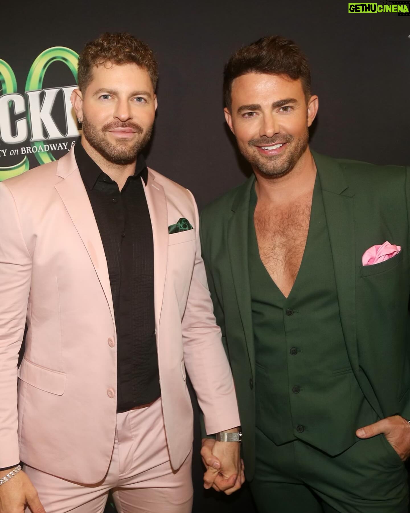 Jonathan Bennett - 22.3K Likes - Pink goes good with green. Catching Elphaba’s and Galinda’s last night like they were Pokémon, gotta catch em all! Congrats to everyone involved in @wicked_musical 20th Anniversary. You have changed all of us, for good. Last night I was so happy I could melt. Didn’t get to find my girls @ginnaclaire & @jackieburnsnyc cuz it was madness, so obviously using old pics of us, don’t be mad. Love you all, you are the best there is on Broadway! Thanks for letting us celebrate with the entire emerald city last night!
📸 @bruglikas