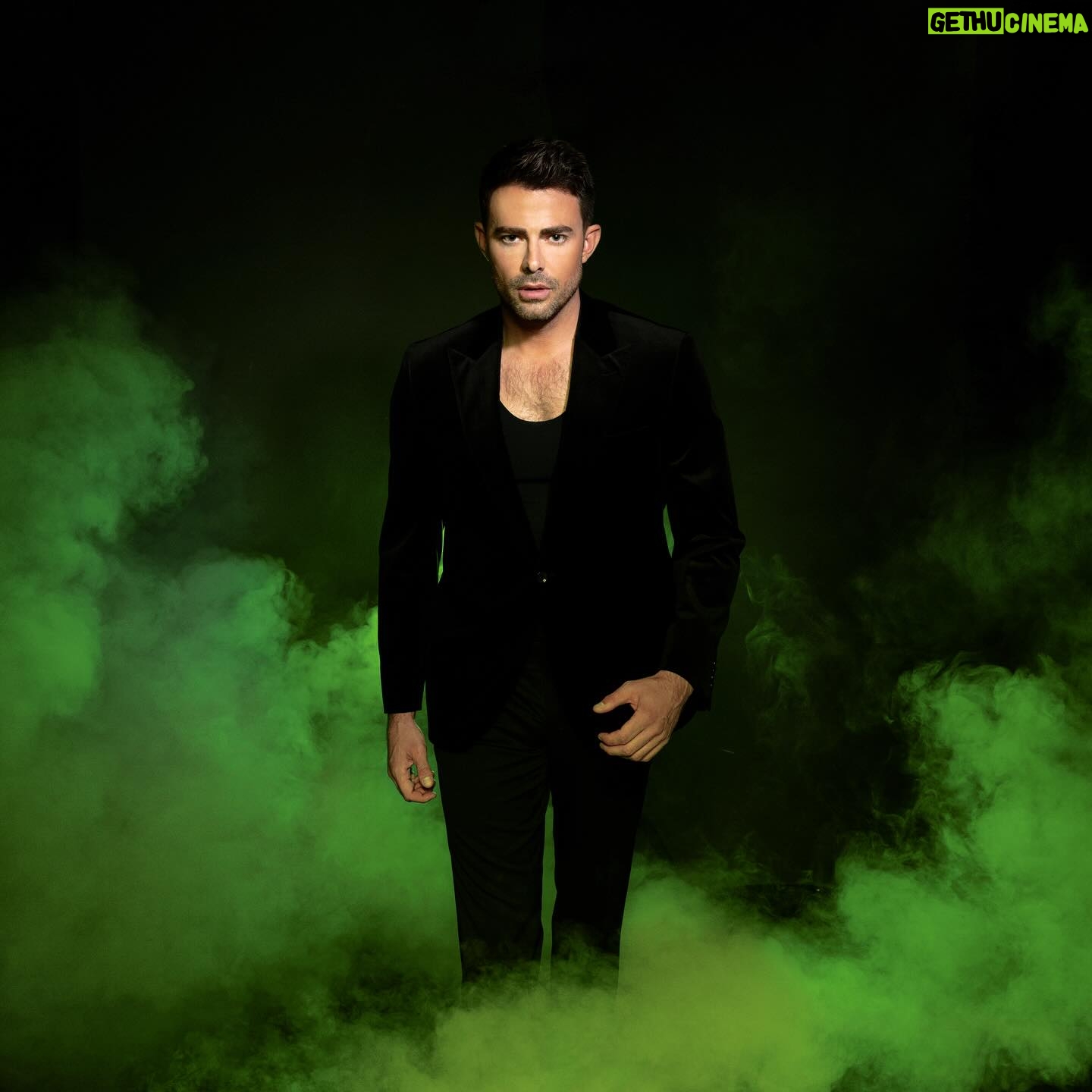 Jonathan Bennett - 11.9K Likes - Tell me your jumping on a plane to go to the 20th Anniversary @wicked_musical to celebrate all the amazing talent with out telling me… #wicked #broadway
Also tune in to the Season Finale of #HalloweenWars on @foodnetwork tonight at 9pm
📸 @wesandalex
Wardrobe @neilcohenstyle
@edgargtz92
Makeup @sabrinaozuna @daxelin
Studio @snapstudiosus @terrellsandefur