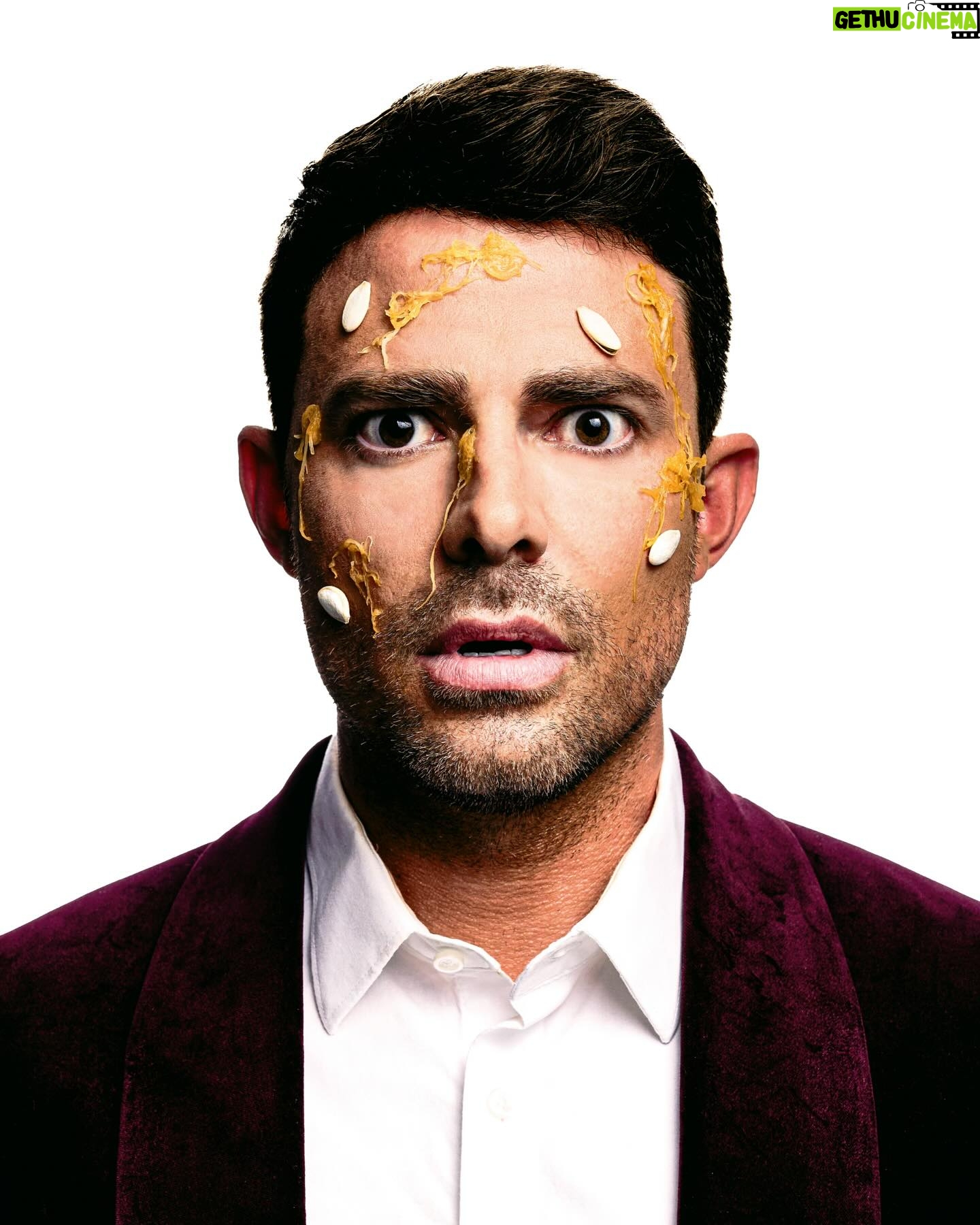 Jonathan Bennett Instagram - Halloween Wars - Pumpkin Psycho series by @wesandalex Finale Sunday Night 9pm @foodnetwork Wardrobe @neilcohenstyle @edgargtz92 Makeup @sabrinaozuna @daxelin Studio @snapstudiosus @terrellsandefur
