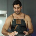 Jonathan Nemer Instagram - Quando tento fazer em casa, o que vejo na internet 💔😭😂 Mais alguém é assim na cozinha? Kkkkkkkkkkkk PRÓXIMOS SHOWS: 14/03 Curitiba/PR 15/03 Goiânia/GO ESGOTADO 16/03 Brasília/DF ESGOTADO 17/03 Anápolis/GO 19/03 São José dos Campos/SP ESGOTADO 20/03 São Paulo/SP 21/03 Rio de Janeiro/RJ 22/03 Duque de Caxias/RJ ESGOTADO 15/04 Guarulhos/SP 16/04 Mogi das Cruzes/SP 17/04 Vitória/ES 18/04 Fortaleza/CE 20/04 Salvador/BA 23/04 São Luis/MA 30/04 Lisboa/PORTUGAL 01/05 Porto/PORTUGAL 14/05 Ipatinga/MG 15/05 Governador Valadares/MG 16/05 Uberlândia/MG 17/05 Betim/MG 20/05 Mauá/SP 21/05 Santos/SP INGRESSOS: jonathannemer.com.br