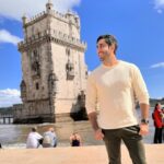 Jonathan Nemer Instagram – E assim foi meu 1º dia em Portugal. Mesmo cansado e sem dormir direito no vôo, saí pra turistar e no fim do dia rolou até comprinhas no Shopping rsss… Qual foto preferem? 1, 2 ou 3? Ah… e que lojas/marcas valem a pena comprar aqui em Portugal? Escrevam nos comentários
PRÓXIMOS SHOWS:
30/04 Lisboa/PORTUGAL
01/05 Porto/PORTUGAL
05/05 Dublin/IRLANDA
14/05 Ipatinga/MG
15/05 Governador Valadares/MG
16/05 Uberlândia/MG
17/05 Betim/MG
18/05 Belo Horizonte/MG
20/05 Mauá/SP
21/05 Santos/SP
22/05 Barueri/SP
31/05 Montreal/CANADÁ
03/06 Toronto/CANADÁ
05/06 Vancouver/CANADÁ
09/06 Calgary/CANADÁ
12/06 Brasília/DF
13/06 Goiânia/GO
14/06 Jataí/GO
16/06 São José dos Campos/SP
17/06 São José do Rio Preto/SP
18/06 Araçatuba/SP
19/06 Rio de Janeiro/RJ
20/06 Natal/RN
24/06 Londrina/PR
25/06 Maringá/PR
26/06 Ponta Grossa/PR
27/06 Curitiba/PR
28/06 Blumenau/SC
29/06 Itajaí/SC
30/06 São José/SC
01/07 Joinville/SC
02/07 Porto Alegre/RS
03/07 Umuarama/PR
04/07 Cascavel/PR
05/07 Foz do Iguaçu/PR
10/07 Rondonópolis/MT
11/07 Cuiabá/MT
12/07 Porto Velho/RO
13/07 Manaus/AM
INGRESSOS: jonathannemer.com.br