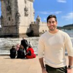 Jonathan Nemer Instagram – E assim foi meu 1º dia em Portugal. Mesmo cansado e sem dormir direito no vôo, saí pra turistar e no fim do dia rolou até comprinhas no Shopping rsss… Qual foto preferem? 1, 2 ou 3? Ah… e que lojas/marcas valem a pena comprar aqui em Portugal? Escrevam nos comentários
PRÓXIMOS SHOWS:
30/04 Lisboa/PORTUGAL
01/05 Porto/PORTUGAL
05/05 Dublin/IRLANDA
14/05 Ipatinga/MG
15/05 Governador Valadares/MG
16/05 Uberlândia/MG
17/05 Betim/MG
18/05 Belo Horizonte/MG
20/05 Mauá/SP
21/05 Santos/SP
22/05 Barueri/SP
31/05 Montreal/CANADÁ
03/06 Toronto/CANADÁ
05/06 Vancouver/CANADÁ
09/06 Calgary/CANADÁ
12/06 Brasília/DF
13/06 Goiânia/GO
14/06 Jataí/GO
16/06 São José dos Campos/SP
17/06 São José do Rio Preto/SP
18/06 Araçatuba/SP
19/06 Rio de Janeiro/RJ
20/06 Natal/RN
24/06 Londrina/PR
25/06 Maringá/PR
26/06 Ponta Grossa/PR
27/06 Curitiba/PR
28/06 Blumenau/SC
29/06 Itajaí/SC
30/06 São José/SC
01/07 Joinville/SC
02/07 Porto Alegre/RS
03/07 Umuarama/PR
04/07 Cascavel/PR
05/07 Foz do Iguaçu/PR
10/07 Rondonópolis/MT
11/07 Cuiabá/MT
12/07 Porto Velho/RO
13/07 Manaus/AM
INGRESSOS: jonathannemer.com.br