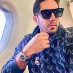 Jonathan Nemer Instagram - Partiu FORTALEZA, depois SALVADOR, depois RECIFE e por fim SÃO LUÍS. Qual foto gostaram mais? Comente 1, 2, 3 ou 4? Depois de dormir apenas 1:40h essa noite, até que o Skin Care da Shiseido fez efeito hahahahaha E por aí? Quantas horas dormiram essa noite? PRÓXIMOS SHOWS: 18/04 Fortaleza/CE HOJE 20/04 Salvador/BA ESGOTADO 22/04 Recife/PE 23/04 São Luis/MA 24/04 Campinas/SP 30/04 Lisboa/PORTUGAL 01/05 Porto/PORTUGAL 05/05 Dublin/IRLANDA 14/05 Ipatinga/MG 15/05 Governador Valadares/MG 16/05 Uberlândia/MG 17/05 Betim/MG 18/05 Belo Horizonte/MG 20/05 Mauá/SP 21/05 Santos/SP 22/05 Barueri/SP 31/05 Montreal/CANADÁ 03/06 Toronto/CANADÁ 05/06 Vancouver/CANADÁ 09/06 Calgary/CANADÁ 12/06 Brasília/DF 13/06 Goiânia/GO 14/06 Jataí/GO 16/06 São José dos Campos/SP 17/06 São José do Rio Preto/SP 18/06 Araçatuba/SP 19/06 Rio de Janeiro/RJ 20/06 Natal/RN 24/06 Londrina/PR 25/06 Maringá/PR 26/06 Ponta Grossa/PR 27/06 Curitiba/PR 30/06 São José/SC 01/07 Joinville/SC 02/07 Porto Alegre/RS 03/07 Umuarama/PR 04/07 Cascavel/PR 05/07 Foz do Iguaçu/PR 10/07 Rondonópolis/MT 11/07 Cuiabá/MT 12/07 Porto Velho/RO 13/07 Manaus/AM INGRESSOS: jonathannemer.com.br