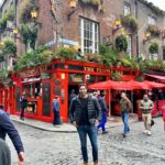 Jonathan Nemer Instagram - Em poucas horas na Irlanda, já fiquei encantado com esse lugar. Uma junção de Beleza da natureza Beleza antiga construída tempo fechado… o que faz parecer um cenário perfeito de uma comédia romântica. Tudo a ver comigo 😂🙈 Vocês já conhecem a Irlanda? Infelizmente tenho poucos dias aqui, mas se puderem, escrevam nos comentários sugestões de coisas para fazermos 🙌🙌🙌 PRÓXIMOS SHOWS: 05/05 Dublin/IRLANDA DOMINGOOO 14/05 Ipatinga/MG 15/05 Governador Valadares/MG 16/05 Uberlândia/MG 17/05 Betim/MG 18/05 Belo Horizonte/MG 20/05 Mauá/SP 21/05 Santos/SP 22/05 Barueri/SP 31/05 Montreal/CANADÁ 03/06 Toronto/CANADÁ 05/06 Vancouver/CANADÁ 09/06 Calgary/CANADÁ 12/06 Brasília/DF 13/06 Goiânia/GO 14/06 Jataí/GO 16/06 São José dos Campos/SP 17/06 São José do Rio Preto/SP 18/06 Araçatuba/SP 19/06 Rio de Janeiro/RJ 20/06 Natal/RN 24/06 Londrina/PR 25/06 Maringá/PR 26/06 Ponta Grossa/PR 27/06 Curitiba/PR 28/06 Blumenau/SC 29/06 Itajaí/SC 30/06 São José/SC 01/07 Joinville/SC 02/07 Porto Alegre/RS 03/07 Umuarama/PR 04/07 Cascavel/PR 05/07 Foz do Iguaçu/PR 10/07 Rondonópolis/MT 11/07 Cuiabá/MT 12/07 Porto Velho/RO 13/07 Manaus/AM INGRESSOS: jonathannemer.com.br