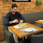 Jonathan Nemer Instagram - Todo mundo me disse: “Você não pode ir embora de Portugal sem comer “Francesinha””. Ok… então tá… obrigado a todos que disseram isso pra mim. Vocês me pagam 😡😂🙈 PRÓXIMOS SHOWS: 05/05 Dublin/IRLANDA DOMINGOOO 14/05 Ipatinga/MG 15/05 Governador Valadares/MG 16/05 Uberlândia/MG 17/05 Betim/MG 18/05 Belo Horizonte/MG 20/05 Mauá/SP 21/05 Santos/SP 22/05 Barueri/SP 31/05 Montreal/CANADÁ 03/06 Toronto/CANADÁ 05/06 Vancouver/CANADÁ 09/06 Calgary/CANADÁ 12/06 Brasília/DF 13/06 Goiânia/GO 14/06 Jataí/GO 16/06 São José dos Campos/SP 17/06 São José do Rio Preto/SP 18/06 Araçatuba/SP 19/06 Rio de Janeiro/RJ 20/06 Natal/RN 24/06 Londrina/PR 25/06 Maringá/PR 26/06 Ponta Grossa/PR 27/06 Curitiba/PR 28/06 Blumenau/SC 29/06 Itajaí/SC 30/06 São José/SC 01/07 Joinville/SC 02/07 Porto Alegre/RS 03/07 Umuarama/PR 04/07 Cascavel/PR 05/07 Foz do Iguaçu/PR 10/07 Rondonópolis/MT 11/07 Cuiabá/MT 12/07 Porto Velho/RO 13/07 Manaus/AM INGRESSOS: jonathannemer.com.br