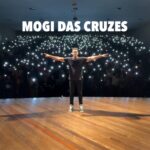 Jonathan Nemer Instagram - Sem palavras para o show de hoje em Mogi! O público estava quente, o teatro estava quente, tudo estava muito quente e foi bom demais! O que mais gostaram no show? Comentem aiii PRÓXIMOS SHOWS: 17/04 Vitória/ES ESGOTADO 18/04 Fortaleza/CE 20/04 Salvador/BA ESGOTADO 22/04 Recife/PE 23/04 São Luis/MA 24/04 Campinas/SP 30/04 Lisboa/PORTUGAL 01/05 Porto/PORTUGAL 05/05 Dublin/IRLANDA 14/05 Ipatinga/MG 15/05 Governador Valadares/MG 16/05 Uberlândia/MG 17/05 Betim/MG 18/05 Belo Horizonte/MG 20/05 Mauá/SP 21/05 Santos/SP 22/05 Barueri/SP 31/05 Montreal/CANADÁ 03/06 Toronto/CANADÁ 05/06 Vancouver/CANADÁ 09/06 Calgary/CANADÁ 12/06 Brasília/DF 13/06 Goiânia/GO 14/06 Jataí/GO 16/06 São José dos Campos/SP 17/06 São José do Rio Preto/SP 18/06 Araçatuba/SP 19/06 Rio de Janeiro/RJ 20/06 Natal/RN 24/06 Londrina/PR 25/06 Maringá/PR 26/06 Ponta Grossa/PR 27/06 Curitiba/PR 29/06 Joinville/SC 30/06 São José/SC 02/07 Porto Alegre/RS 03/07 Umuarama/PR 04/07 Cascavel/PR 05/07 Foz do Iguaçu/PR 10/07 Rondonópolis/MT 11/07 Cuiabá/MT 12/07 Porto Velho/RO 13/07 Manaus/AM INGRESSOS: jonathannemer.com.br