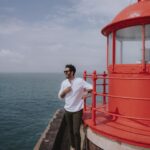Jonathan Nemer Instagram - A cidade é famosa por ter as ondas mais altas do mundo… eu sou tão azarado, que no dia que eu fui, parecia uma lagoa 😂😂😂 De qualquer forma, deu pra fazer umas fotos que eu amei. Pelas lentes do talentoso @matheuskoelhofotografia. E aí… gostaram mais de qual foto? 1, 2 ou 3? PRÓXIMOS SHOWS: 14/05 Ipatinga/MG 15/05 Governador Valadares/MG 16/05 Uberlândia/MG 17/05 Betim/MG ESGOTADO 18/05 Belo Horizonte/MG ESGOTADO 20/05 Mauá/SP 21/05 Santos/SP ESGOTADO 22/05 Barueri/SP 31/05 Montreal/CANADÁ 03/06 Toronto/CANADÁ 05/06 Vancouver/CANADÁ 09/06 Calgary/CANADÁ 12/06 Brasília/DF 13/06 Goiânia/GO 14/06 Jataí/GO 16/06 São José dos Campos/SP 17/06 São José do Rio Preto/SP 18/06 Araçatuba/SP 19/06 Rio de Janeiro/RJ 20/06 Natal/RN 24/06 Londrina/PR 25/06 Maringá/PR 26/06 Ponta Grossa/PR 27/06 Curitiba/PR 28/06 Blumenau/SC 29/06 Itajaí/SC 30/06 São José/SC 01/07 Joinville/SC 02/07 Porto Alegre/RS 03/07 Umuarama/PR 04/07 Cascavel/PR 05/07 Foz do Iguaçu/PR 10/07 Rondonópolis/MT 11/07 Cuiabá/MT 12/07 Porto Velho/RO 13/07 Manaus/AM INGRESSOS: jonathannemer.com.br