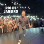 Jonathan Nemer Instagram - Obrigado RIO DE JANEIROOOOO!!! A animação de vocês estava contagiante ❤️❤️❤️ Só to esperando uns suplementos do Ivan kkkkkkkkk Oq mais gostaram do show? Comentem aí PRÓXIMOS SHOWS: 22/03 Duque de Caxias/RJ ESGOTADO 15/04 Guarulhos/SP 16/04 Mogi das Cruzes/SP 17/04 Vitória/ES 18/04 Fortaleza/CE 20/04 Salvador/BA 22/04 Recife/PE 23/04 São Luis/MA 30/04 Lisboa/PORTUGAL 01/05 Porto/PORTUGAL 05/05 Dublin/IRLANDA 14/05 Ipatinga/MG 15/05 Governador Valadares/MG 16/05 Uberlândia/MG 17/05 Betim/MG 18/05 Belo Horizonte/MG 20/05 Mauá/SP 21/05 Santos/SP 22/05 Barueri/SP 12/06 Brasília/DF 13/06 Goiânia/GO INGRESSOS: jonathannemer.com.br