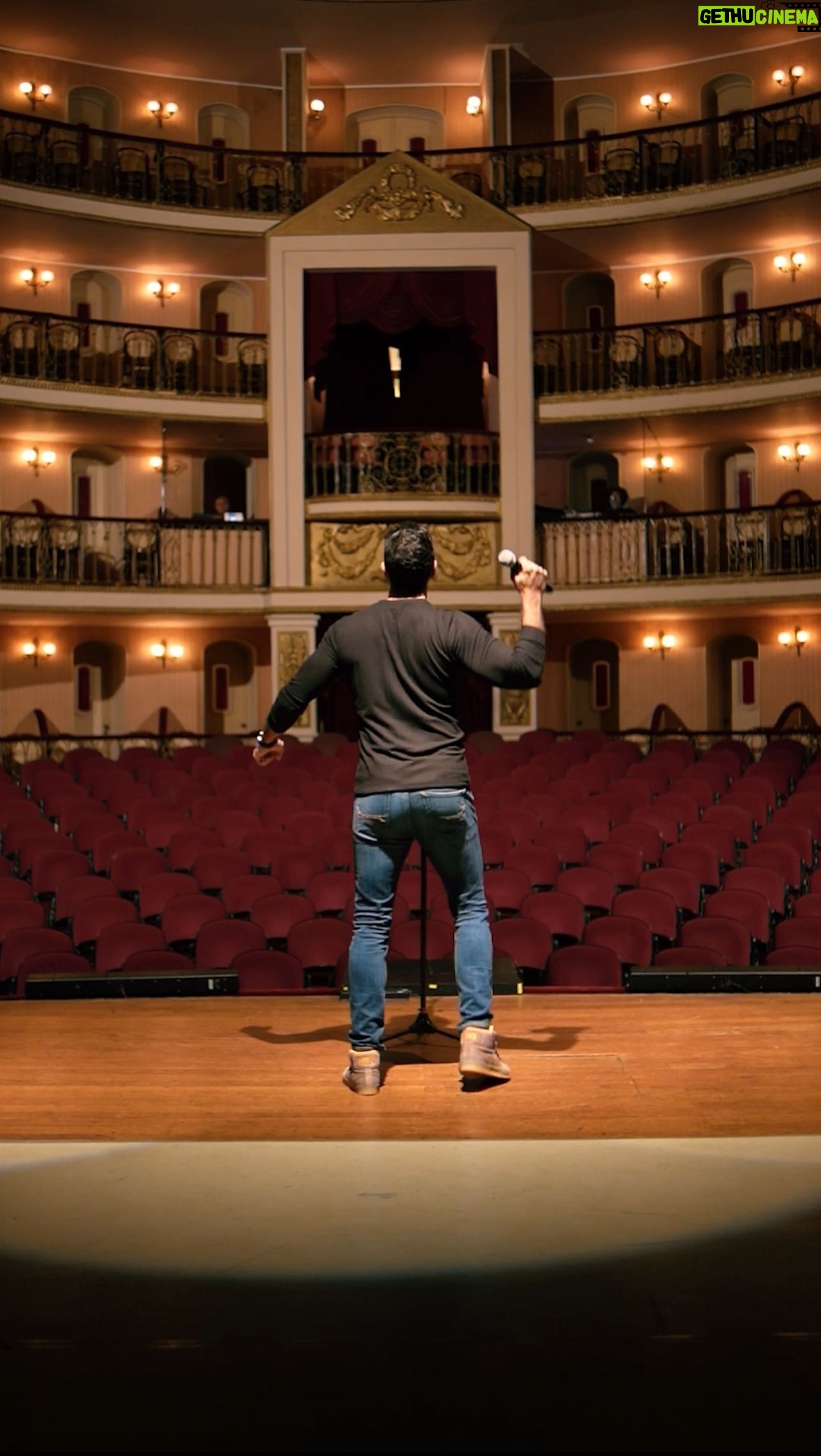Jonathan Nemer Instagram - OBRIGADO SÃO LUÍS!!! Não tinha cidade melhor pra fechar essa turnê no Nordeste! ESPERO QUE VCS TENHAM GOSTADOOOO!!! Espero voltar em Dezembrooo! PRÓXIMOS SHOWS: 24/04 Campinas/SP 30/04 Lisboa/PORTUGAL 01/05 Porto/PORTUGAL 05/05 Dublin/IRLANDA 14/05 Ipatinga/MG 15/05 Governador Valadares/MG 16/05 Uberlândia/MG 17/05 Betim/MG 18/05 Belo Horizonte/MG 20/05 Mauá/SP 21/05 Santos/SP 22/05 Barueri/SP 31/05 Montreal/CANADÁ 03/06 Toronto/CANADÁ 05/06 Vancouver/CANADÁ 09/06 Calgary/CANADÁ 12/06 Brasília/DF 13/06 Goiânia/GO 14/06 Jataí/GO 16/06 São José dos Campos/SP 17/06 São José do Rio Preto/SP 18/06 Araçatuba/SP 19/06 Rio de Janeiro/RJ 20/06 Natal/RN 24/06 Londrina/PR 25/06 Maringá/PR 26/06 Ponta Grossa/PR 27/06 Curitiba/PR 29/06 Itajaí/SC 30/06 São José/SC 01/07 Joinville/SC 02/07 Porto Alegre/RS 03/07 Umuarama/PR 04/07 Cascavel/PR 05/07 Foz do Iguaçu/PR 10/07 Rondonópolis/MT 11/07 Cuiabá/MT 12/07 Porto Velho/RO 13/07 Manaus/AM INGRESSOS: jonathannemer.com.br