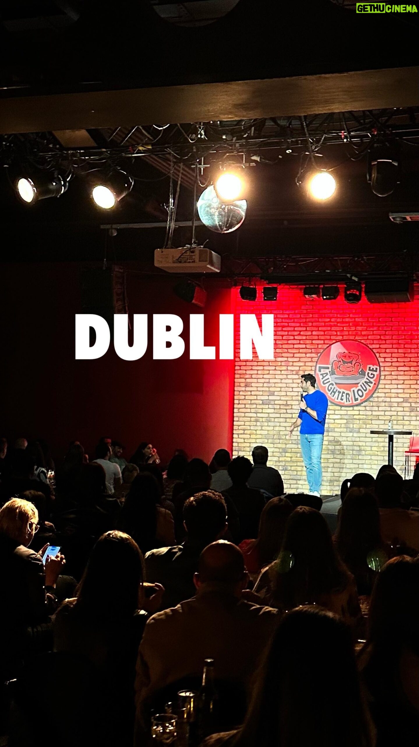 Jonathan Nemer Instagram - Mais um país pra conta… OBRIGADO IRLANDAAAA, OBRIGADO DUBLIN! Que clima gostoso, me sentindo em casa aqui, acho que tenho alma de Europeu 😂😂😂 O que acharam do show? Comentem aiiii PRÓXIMOS SHOWS: 14/05 Ipatinga/MG 15/05 Governador Valadares/MG 16/05 Uberlândia/MG 17/05 Betim/MG 18/05 Belo Horizonte/MG 20/05 Mauá/SP 21/05 Santos/SP 22/05 Barueri/SP 31/05 Montreal/CANADÁ 03/06 Toronto/CANADÁ 05/06 Vancouver/CANADÁ 09/06 Calgary/CANADÁ 12/06 Brasília/DF 13/06 Goiânia/GO 14/06 Jataí/GO 16/06 São José dos Campos/SP 17/06 São José do Rio Preto/SP 18/06 Araçatuba/SP 19/06 Rio de Janeiro/RJ 20/06 Natal/RN 24/06 Londrina/PR 25/06 Maringá/PR 26/06 Ponta Grossa/PR 27/06 Curitiba/PR 28/06 Blumenau/SC 29/06 Itajaí/SC 30/06 São José/SC 01/07 Joinville/SC 02/07 Porto Alegre/RS 03/07 Umuarama/PR 04/07 Cascavel/PR 05/07 Foz do Iguaçu/PR 10/07 Rondonópolis/MT 11/07 Cuiabá/MT 12/07 Porto Velho/RO 13/07 Manaus/AM INGRESSOS: jonathannemer.com.br