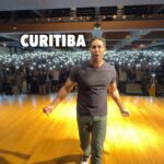 Jonathan Nemer Instagram - Obrigado Curitibaaaa! Maior público do ano com 1.050 pessoas. VOCÊS SÃO DEMAIS! Amoooo essa cidade e principalmente esse povoooo. Oq mais gostaram do show? Comentem aí PRÓXIMOS SHOWS: 15/04 Guarulhos/SP 16/04 Mogi das Cruzes/SP 17/04 Vitória/ES 18/04 Fortaleza/CE 20/04 Salvador/BA 22/04 Recife/PE 23/04 São Luis/MA 24/04 Campinas/SP 30/04 Lisboa/PORTUGAL 01/05 Porto/PORTUGAL 05/05 Dublin/IRLANDA 14/05 Ipatinga/MG 15/05 Governador Valadares/MG 16/05 Uberlândia/MG 17/05 Betim/MG 18/05 Belo Horizonte/MG 20/05 Mauá/SP 21/05 Santos/SP 22/05 Barueri/SP 12/06 Brasília/DF 13/06 Goiânia/GO 14/06 Jataí/GO 18/06 Araçatuba/SP 19/06 Rio de Janeiro/RJ 24/06 Londrina/PR 25/06 Maringá/PR 26/06 Ponta Grossa/PR 27/06 Curitiba/PR 03/07 Umuarama/PR 10/07 Rondonópolis/MT 11/07 Cuiabá/MT 12/07 Porto Velho/RO INGRESSOS: jonathannemer.com.br
