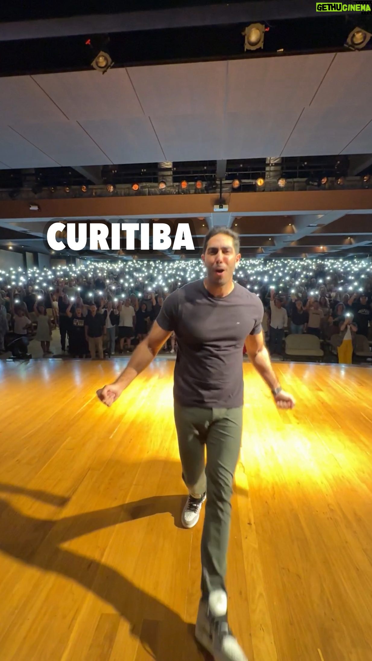 Jonathan Nemer Instagram - Obrigado Curitibaaaa! Maior público do ano com 1.050 pessoas. VOCÊS SÃO DEMAIS! Amoooo essa cidade e principalmente esse povoooo. Oq mais gostaram do show? Comentem aí PRÓXIMOS SHOWS: 15/04 Guarulhos/SP 16/04 Mogi das Cruzes/SP 17/04 Vitória/ES 18/04 Fortaleza/CE 20/04 Salvador/BA 22/04 Recife/PE 23/04 São Luis/MA 24/04 Campinas/SP 30/04 Lisboa/PORTUGAL 01/05 Porto/PORTUGAL 05/05 Dublin/IRLANDA 14/05 Ipatinga/MG 15/05 Governador Valadares/MG 16/05 Uberlândia/MG 17/05 Betim/MG 18/05 Belo Horizonte/MG 20/05 Mauá/SP 21/05 Santos/SP 22/05 Barueri/SP 12/06 Brasília/DF 13/06 Goiânia/GO 14/06 Jataí/GO 18/06 Araçatuba/SP 19/06 Rio de Janeiro/RJ 24/06 Londrina/PR 25/06 Maringá/PR 26/06 Ponta Grossa/PR 27/06 Curitiba/PR 03/07 Umuarama/PR 10/07 Rondonópolis/MT 11/07 Cuiabá/MT 12/07 Porto Velho/RO INGRESSOS: jonathannemer.com.br