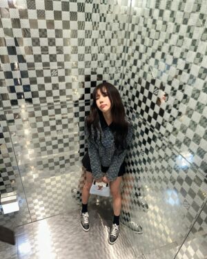 JooE Instagram - #louisvuitton #lvprefall23