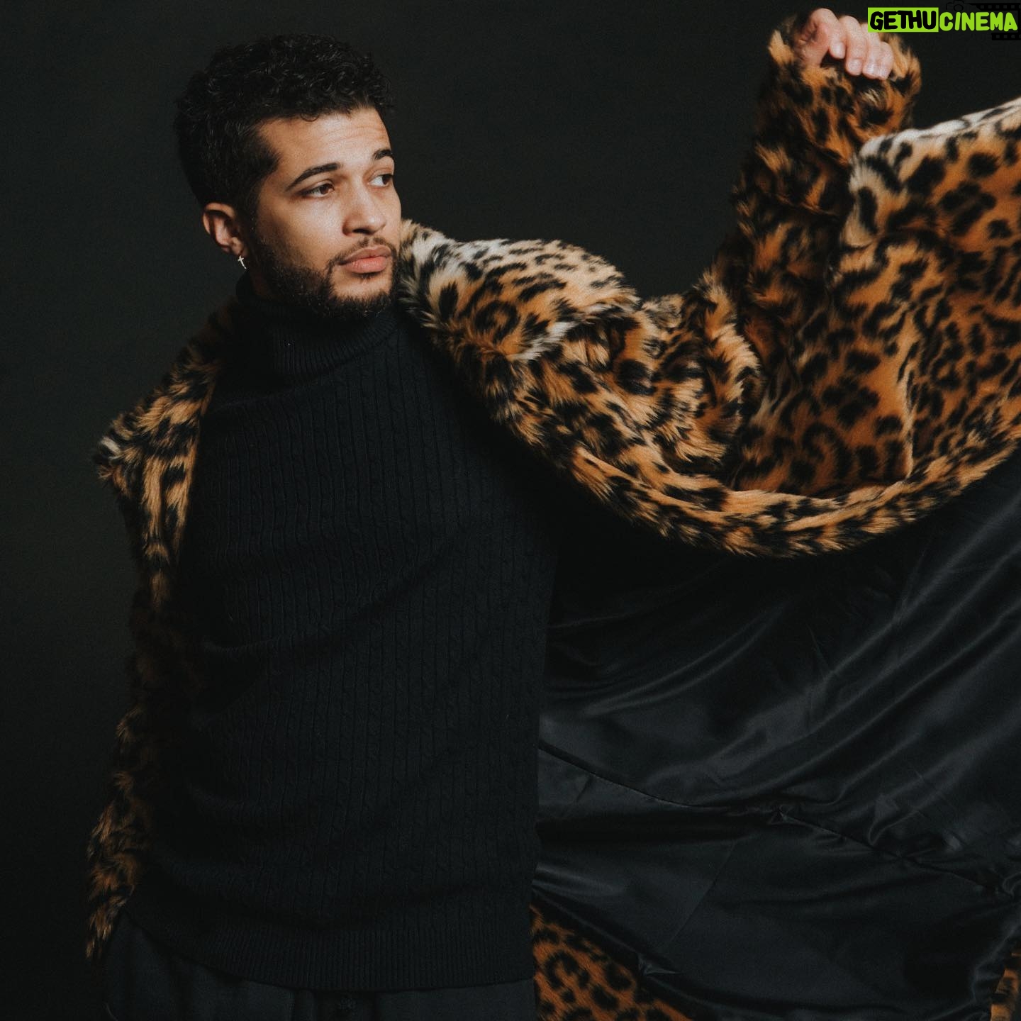 Jordan Fisher Instagram - someone tell raven and the girls that i’m ready