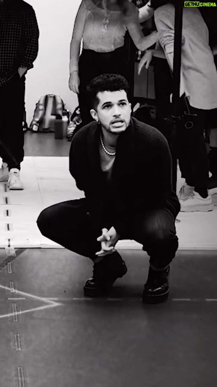 Jordan Fisher Instagram - a romantic, a liberator, a hero - meet anthony @sweeneytoddbway #openingnight #attendthetale